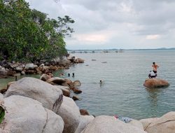 Pesona Pantai Tanjung Kerasak : Menghibur Mata, Menenangkan Jiwa