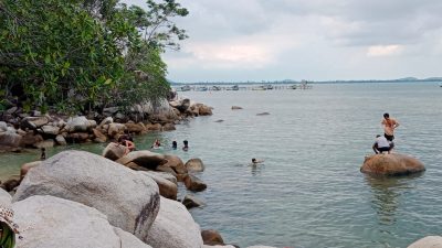 Pesona Pantai Tanjung Kerasak : Menghibur Mata, Menenangkan Jiwa