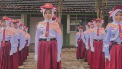 SDN 13 Koba Ikut Serta Pawai dan Karnaval Di Namang Belilik, Bagaimana Keseruannya?