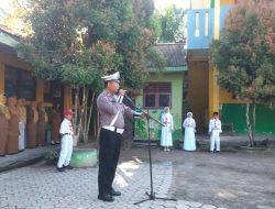 Kanit Kamsel Sat Lantas Polres Babar Jadi Pembina Upacara Di SDN 10 Mentok