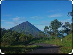 Gunung Kembar