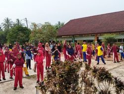 SDN 13 Koba bertandang ke SDN 14 Koba. Ada apa, ya?