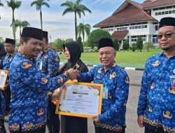 Pemerintah Provinsi Kepulauan Bangka Belitung Berikan Penghargaan kepada PNS Berprestasi pada HUT ke-53 KORPRI