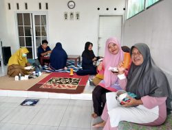 Para Kader Posyandu berapa warga