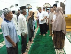Bupati Bangka Barat & Basnaz Gelar Safari Ramadhan Dan Salurkan Bantuan kepada Warga Kurang Mampu