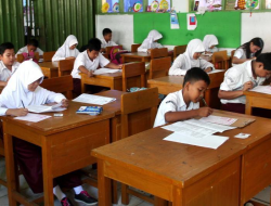 PENGELOLAAN LINGKUNGAN KELAS TERHADAP PROSES BELAJAR PESERTA DIDIK DI SEKOLAH DASAR