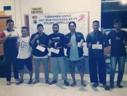 HUT Bhayangkara ke-79, Kapolsek Tempilang Tutup Turnamen Gaple dengan Penyerahan Bonus dan Trophy