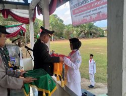 Kapolsek Tempilang Jadi Inspektur Upacara Penurunan Bendera HUTRI ke 80 di Kecamatan Tempilang