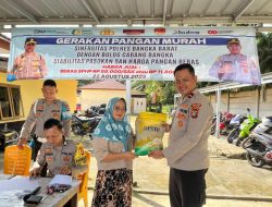 Masyarakat Tempilang Antusias Beli Beras Murah dari Polres Bangka Barat di Polsek Tempilang