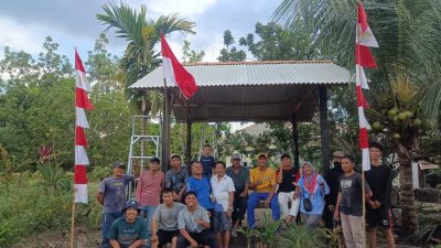 MAHASISWA KKN IAIN SAS BABEL TAHUN 2025 PASANG LAMPU JALAN DAN POSKAMPING DI ARUNG DALAM, KETUA RT : INI BARU KULIAH KERJA NYATA  