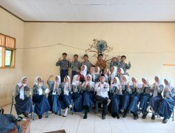 Mitos “Guru adalah Segalanya”: Beban Terlalu Berat di Pundak Para Pendidik?