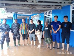 Fadilah di Tengah Banjir: Ketika Seorang Perempuan Biasa Menjadi Tempat Berteduh Warga Kampung Tanjung Mentok 