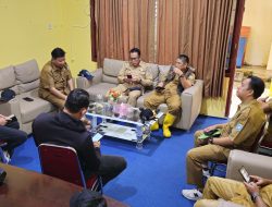 Pemkab Hadir di Tengah Air: Di Antara Banjir, Doa, dan Dapur Umum yang Menjaga Harapan Kampung Tanjung