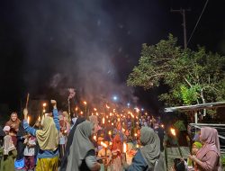 Di Dalam Cahaya Obor Penyampak: Kepemimpinan Kades Menjaga Tradisi, Mengawal Keselamatan, dan Menyatukan Warga di Malam Idul Fitri