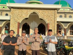 Di Dalam Khusyuknya Takbir: Kapolsek Tempilang Menjaga Damai, Mengawal Ibadah dan Menjadi Penjaga di Hari Kemenangan