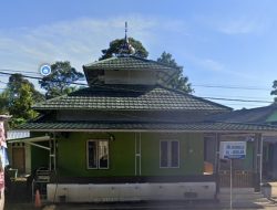 Masjid Al Ikhlas, Tebing 