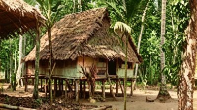 Rumah di Kampung Air Biru