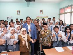 Bukan Sekadar Layar di Kelas, IFP Dinilai Bisa Percepat Belajar: Menkeu Purbaya Siap Tambah Anggaran