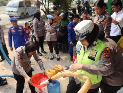 Kemarau Mengetuk Pintu Warga, 47 Ton Air Bersih Mengalir dari Polres Bangka Barat